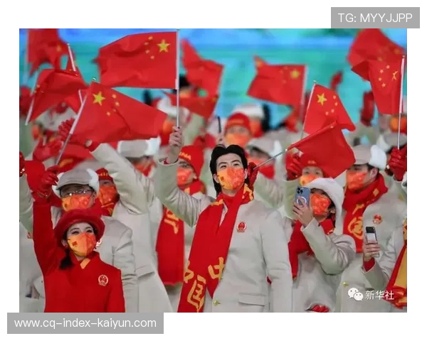 世界大学生运动会中国代表团入场 红色队服引欢呼